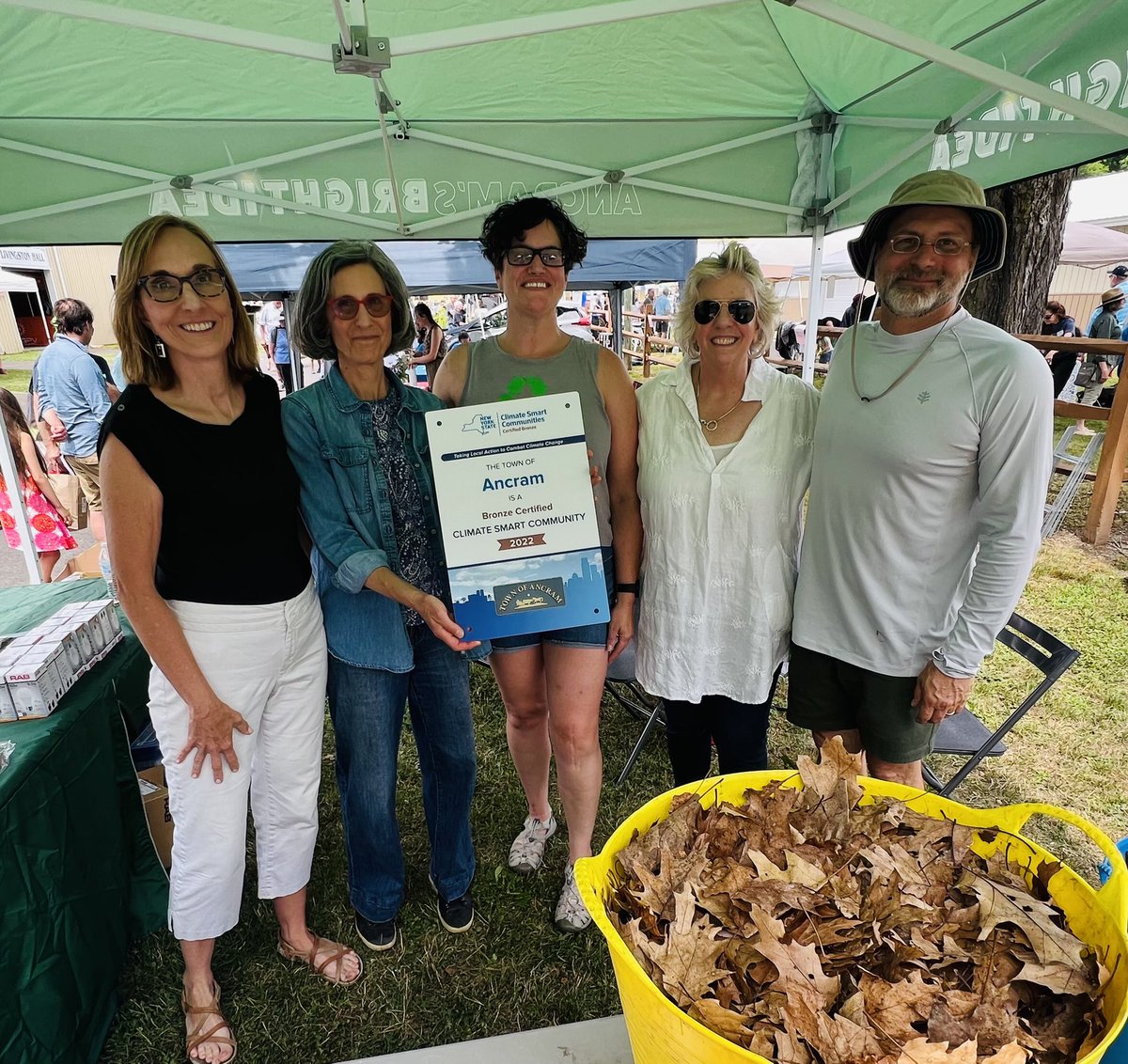 dinerdialogues's tweet photo. Great to catch up with #ClimateSmartCommunities #Ancram #NewLebanon #Austerlitz #Claverack #Philmont  #ColumbiaCountyNY at the #ClimateCarnival @columbiafair grounds! @NYSERDA @NYSDEC #ILoveMyDistrict https://t.co/8D7NAKMqMD