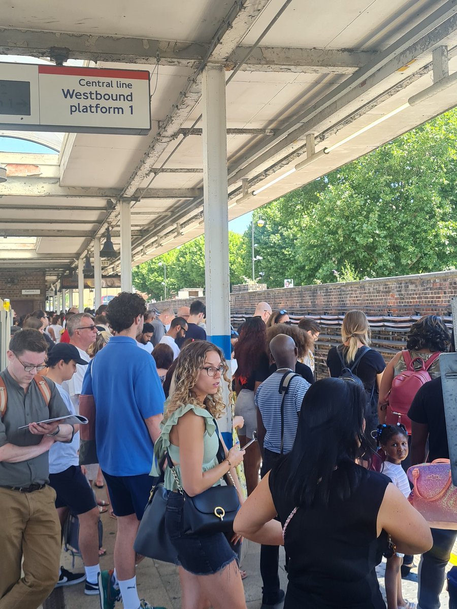 linzemma's tweet photo. @MissJonesrb @TfL Was the same yesterday. One train every 11/12 mins. Platform queue pic plus once on board. https://t.co/4Zw68qikUO