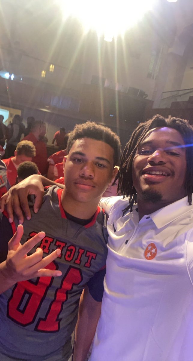 AshMoney_16's tweet photo. Got to meet That Dude....

@VelusJr 🔥🔥🔥 https://t.co/3Uw8DuZNlN