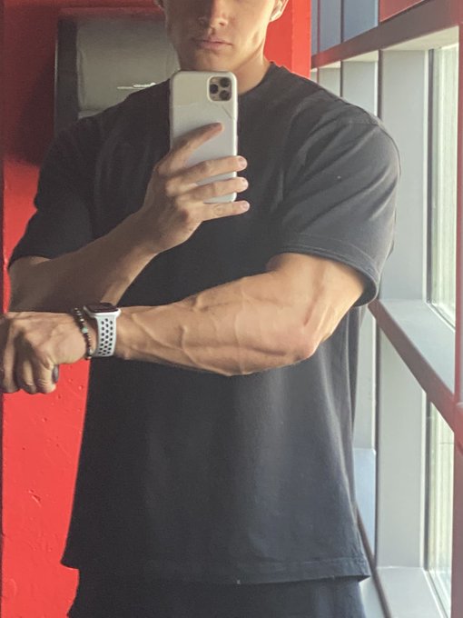 Working on those forearms 3 times a week 🔪 https://t.co/3iKzI44srH<a href="/tag/newprofilepic"class="tags"><span>#newprofilepic</span></a>