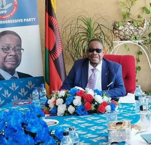 MalawiElects's tweet photo. Speaking earlier, former President Mutharika says he is yet to make a decision on whether he should stand or not for presidency in 2025.
#DPPPresser #APMPresser https://t.co/vTnXSsa0E3