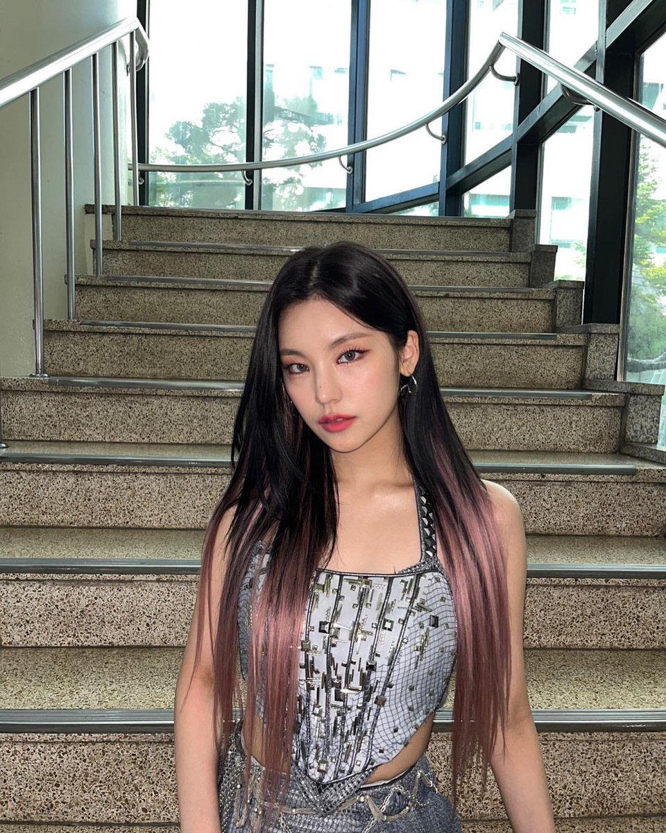 Itzy___'s tweet photo. #YEJI #ITZY
@ITZYofficial https://t.co/AS48FWcKZw