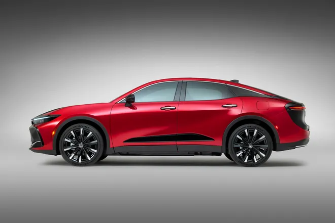 global_leasing's tweet photo. 2023 Toyota Crown Hybrid revives Crown name in US with SUV-ish sedan.
A tall sedan with a standard all-wheel-drive hybrid drivetrain and vaguely SUV-ish looks, the 2023 Crown is expected to be the Toyota brand’s top car, filling the niche abandoned...
https://t.co/Ajn7OyoWWU https://t.co/BcVSey4Pgh