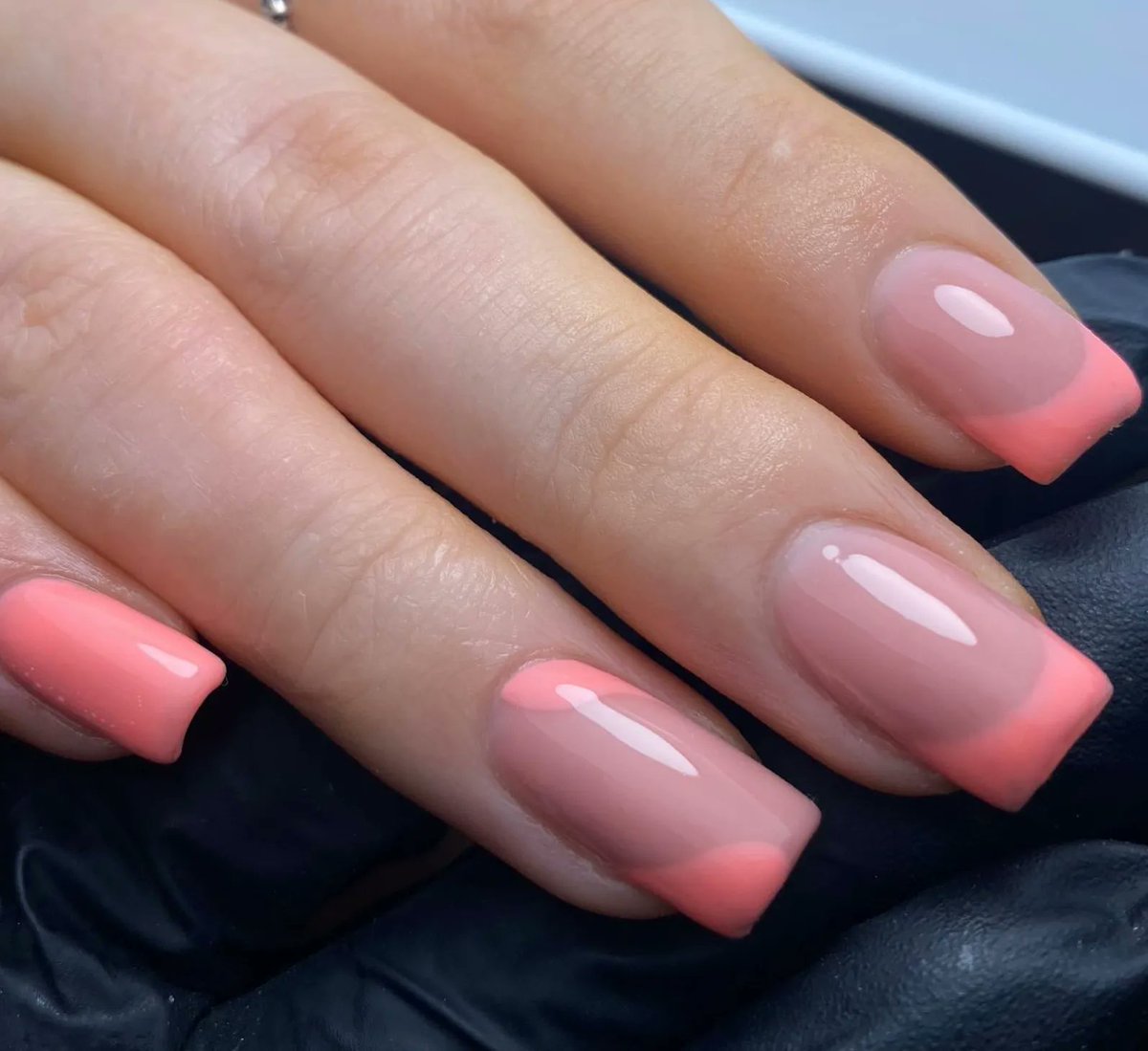 npdirect's tweet photo. Peachy 🍑 Nails by @bykatielea

Using Halo. Shop the brand now on Nail Polish Direct

Free UK Delivery on all orders. Next Day Delivery available 🍑 #peachnails #coralnails #biab #gelnails #frenchmanicure #pinknails #buildergel #gelnailart #naildesigns #frenchnails #abstractnails https://t.co/OT4YBfEZes