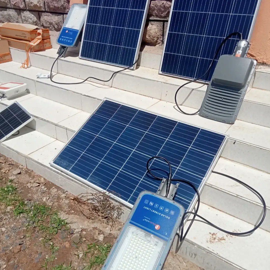 spromaenergy's tweet photo. Split #SolarStreet light fixtures combine architectural form and versatility to make it an excellent choice for outdoor solar lighting solutions.
Contact Drlightke on 0785845892 for your outdoor lighting design and installation.
#humansofsolar
#solarlight. https://t.co/OhUnybLcbQ