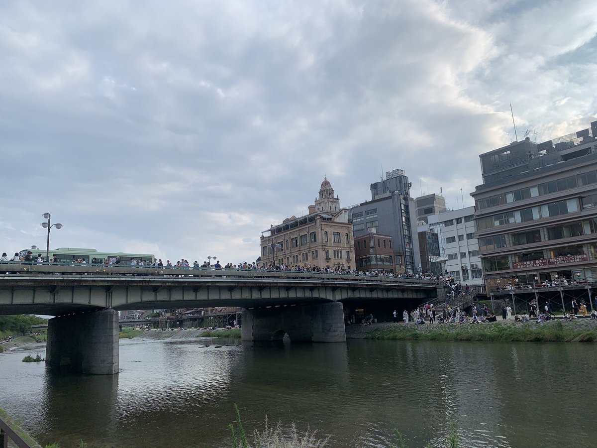 ryusay41's tweet photo. 7月4走目ラン！
久々ハーフラン！雨降るかなと思ってクラウドのウォータープルーフ履いたのに、まったく降らなんかった…
まだまだ祇園祭で人がいっぱい！

#幡ヶ谷再生大学陸上部
#幡ヶ谷再生大学陸上部京都
#mobstyles
#京都大作戦
#onrunning
#cloudwaterproof
#鴨川ラン https://t.co/WbB5TNoMm2
