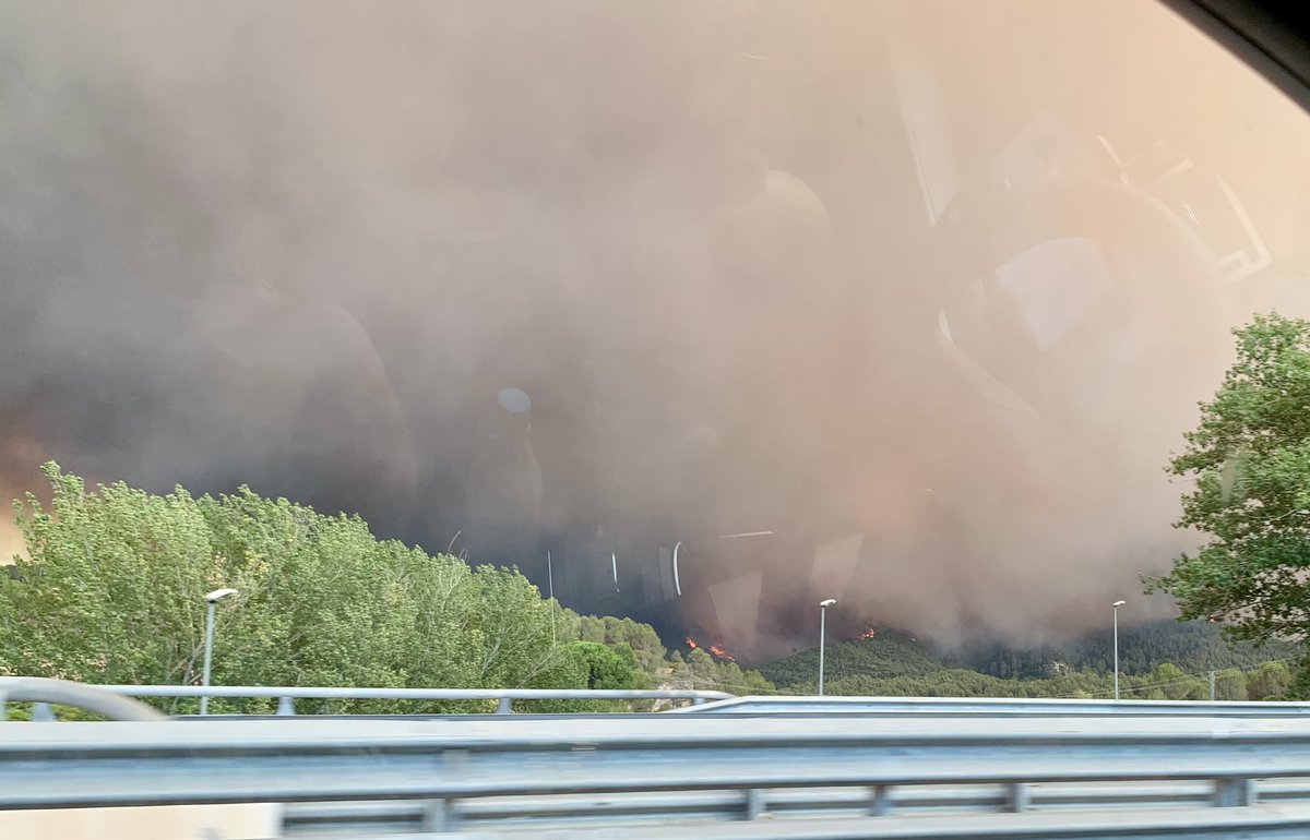 marinabeva's tweet photo. #incendi #pontdevilomara #navarcles 😞 https://t.co/OWx9DI5A0y