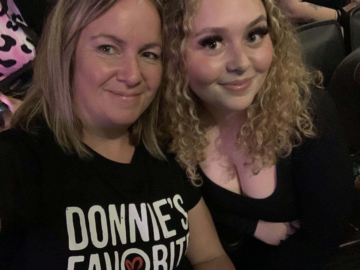 Thank you Boston <a href="/nkotb/">New Kids on the Block</a> <a href="/DonnieWahlberg/">Donnie Wahlberg</a> <a href="/joeymcintyre/">Joey McIntyre</a> <a href="/JonathanRKnight/">Jonathan Knight-Rodr</a> <a href="/dannywood/">Danny Wood</a> #jordanknight cannot put into words how amazing these days have been! This UK 🤖 will be back! 🥰 Welcome across the pond too of course! 😘
