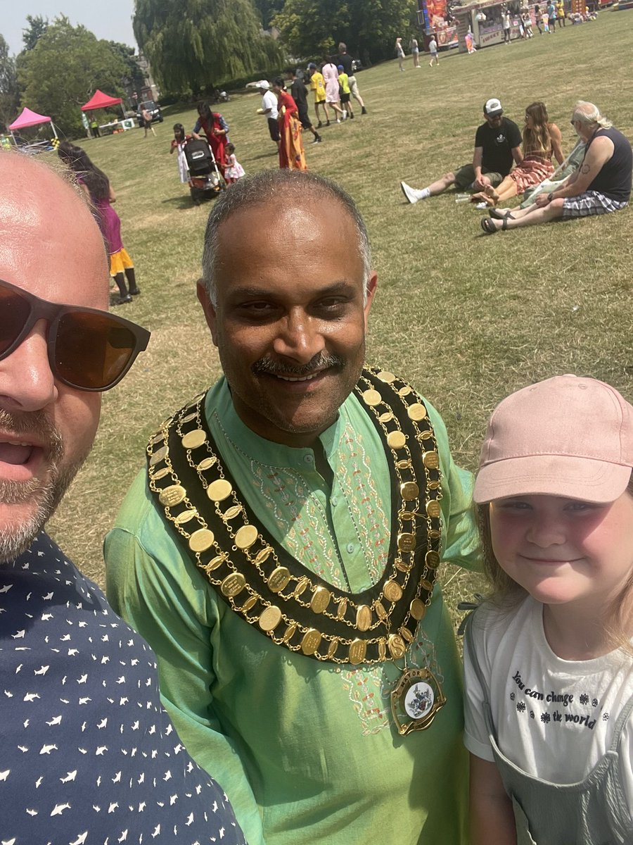 jimrobbins's tweet photo. Great to visit the amazing #SwindonMela this afternoon. Great to catch up with the Mayor, cllr Abdul Amin, and see the great work he was doing fundraising for his chosen charities! 

#LoveSwindon https://t.co/RqpZTbxtyM