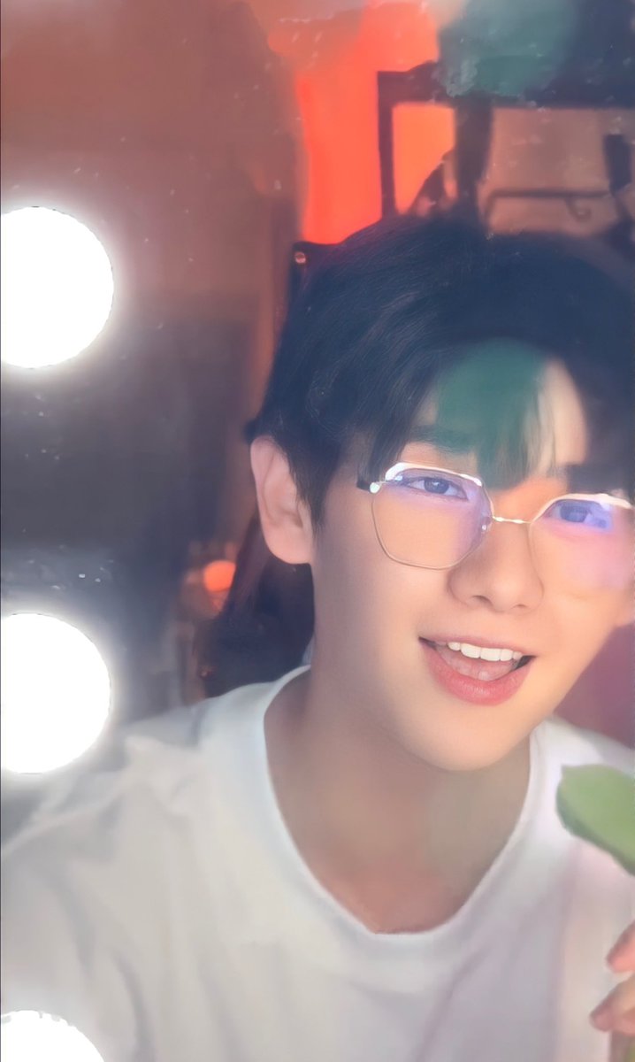 NinesWallpaper's tweet image. MELT BY NINE KORNCHID✨🤍 

-nine wallpaper 

MELT COVER BY NNINE
#วัยรุ่นโต๊ะริม #นายท่านกรชิต #INTO1Nine #INTO1GaoQingchen #INTO1高卿尘 #Nine