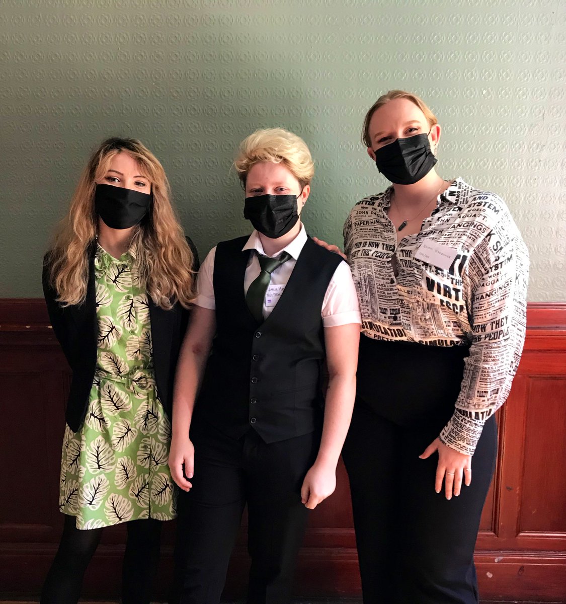 Eilidh_Harr's tweet photo. Well, my first in-person conference is over…
Thank you so much to @OnceFantasies for an amazing experience! 
I��ve seen some great panels over the past five days, and even presented in one alongside @EvaCatMcLean and @jamiemacg_ - I could not have done it without either of you✨ https://t.co/6UOy4tyPXu