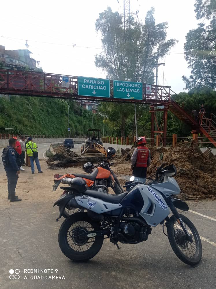 ReporteYa's tweet photo. #17Jul #Miranda #Transito
Restringido el tránsito en la carretera Panamericana sentido #Caracas por trabajos de reparación en los primeros kilómetros; la tarde de ayer se hundió parte de la vía a la altura del Km 1 - @DiarioAvance

https://t.co/46camSUtB8