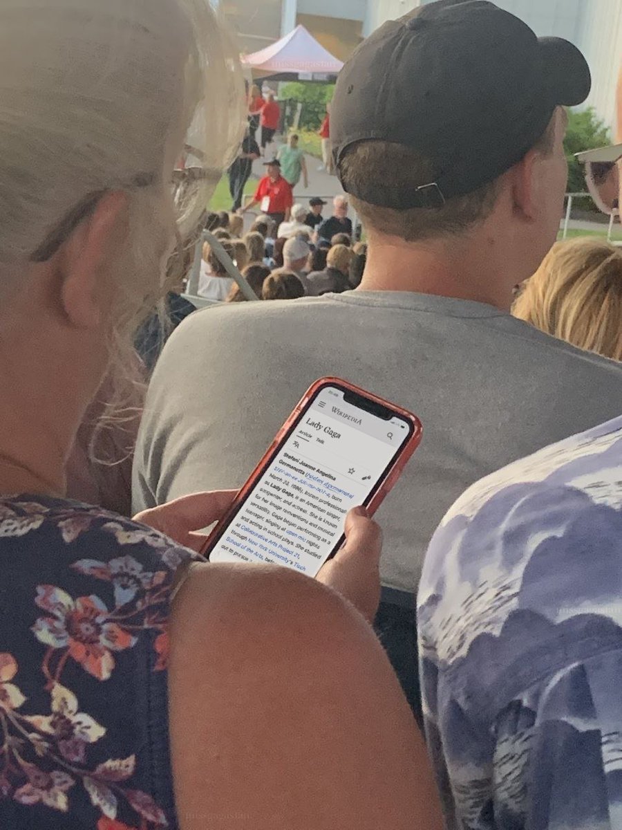the woman in front of me waiting for the chromatica ball is reading the wikipedia page of lady gaga 😭
