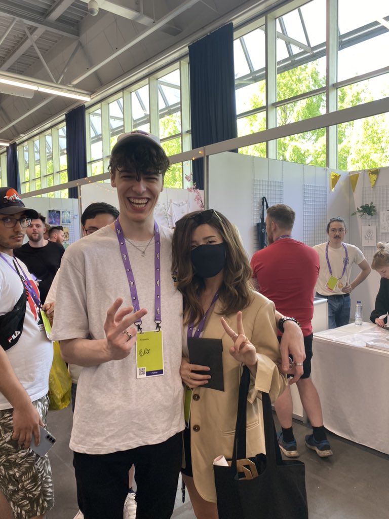 ELOSANTA tweet media