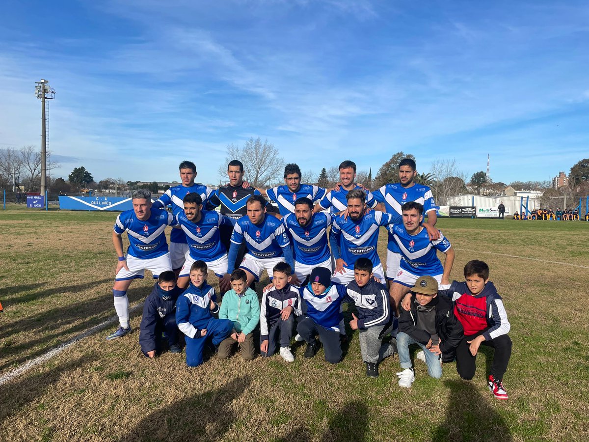 TercerRadio's tweet photo. Domingo de futb⚽️l por @fmflorida89_3 
@club_quilmes recibe a @LavallejaF 
14y30hs la previa
15y30hs relata @SSarla 
Comenta @DibarboureJose 
Toda la info de @IDBoquita1995 vs @barracasdolores 
Nos escuchas en todo el 🌏 
��� https://t.co/ChRx65TflG
Somos el fútbol!! ⚽️📻⚽️ https://t.co/HEYhm15Bpm