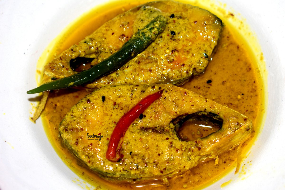foodmage2020's tweet photo. 📷 : সর্ষে ইলিশ ভাপা / Ilish Vapa 👌💛

#IlishBhapa #Hilsa #Ilish #Foodmage ❤ https://t.co/KlDozz2q3s