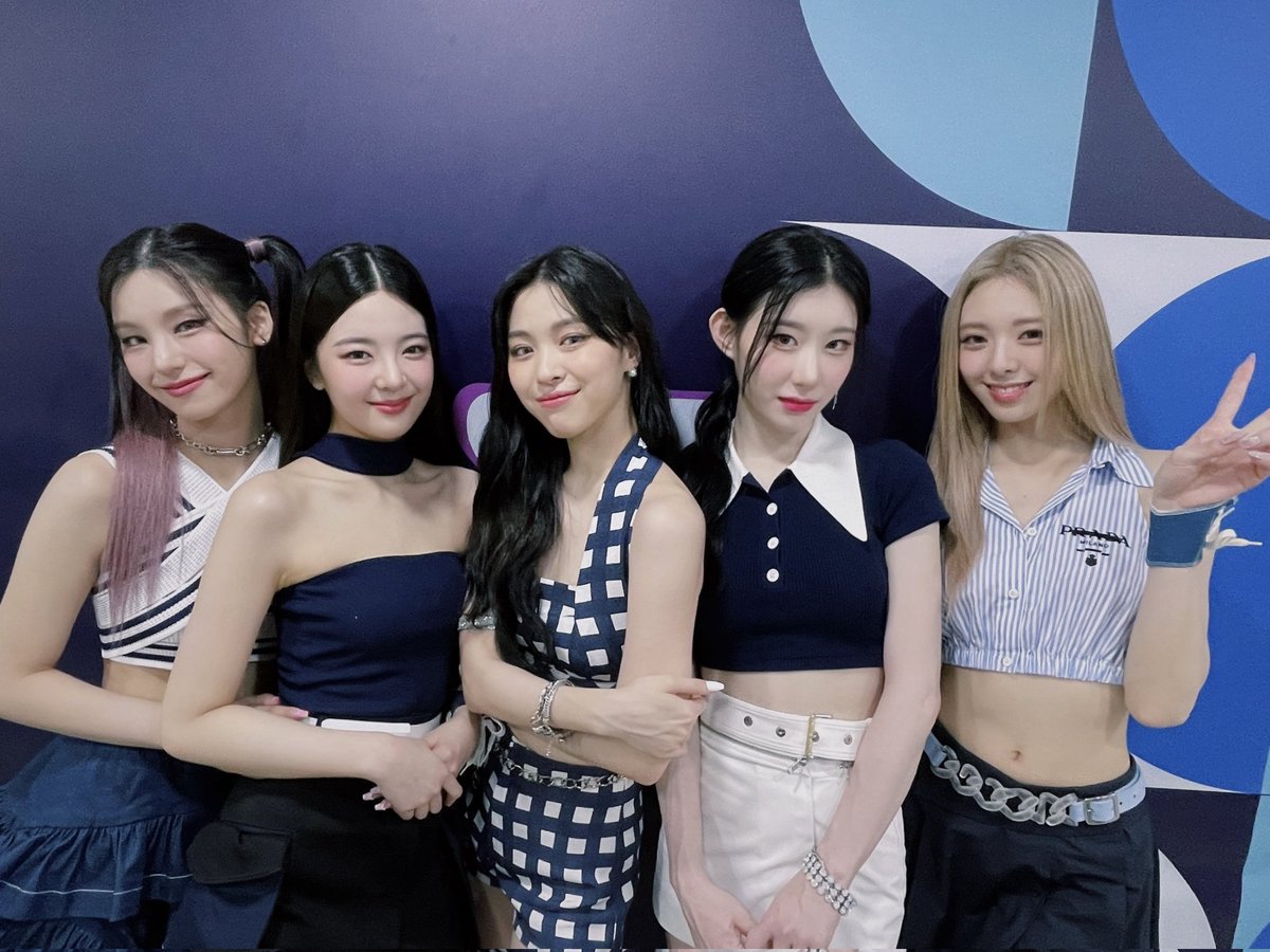 Jeongiian_'s tweet photo. Let's run freely in SNEAKERS 👟
The Inkigayo stage has also been accepted!❤‍🔥 https://t.co/EsY2eyYvvP