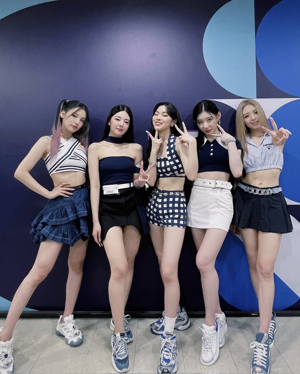 Jeongiian_'s tweet photo. Let's run freely in SNEAKERS 👟
The Inkigayo stage has also been accepted!❤‍🔥 https://t.co/EsY2eyYvvP