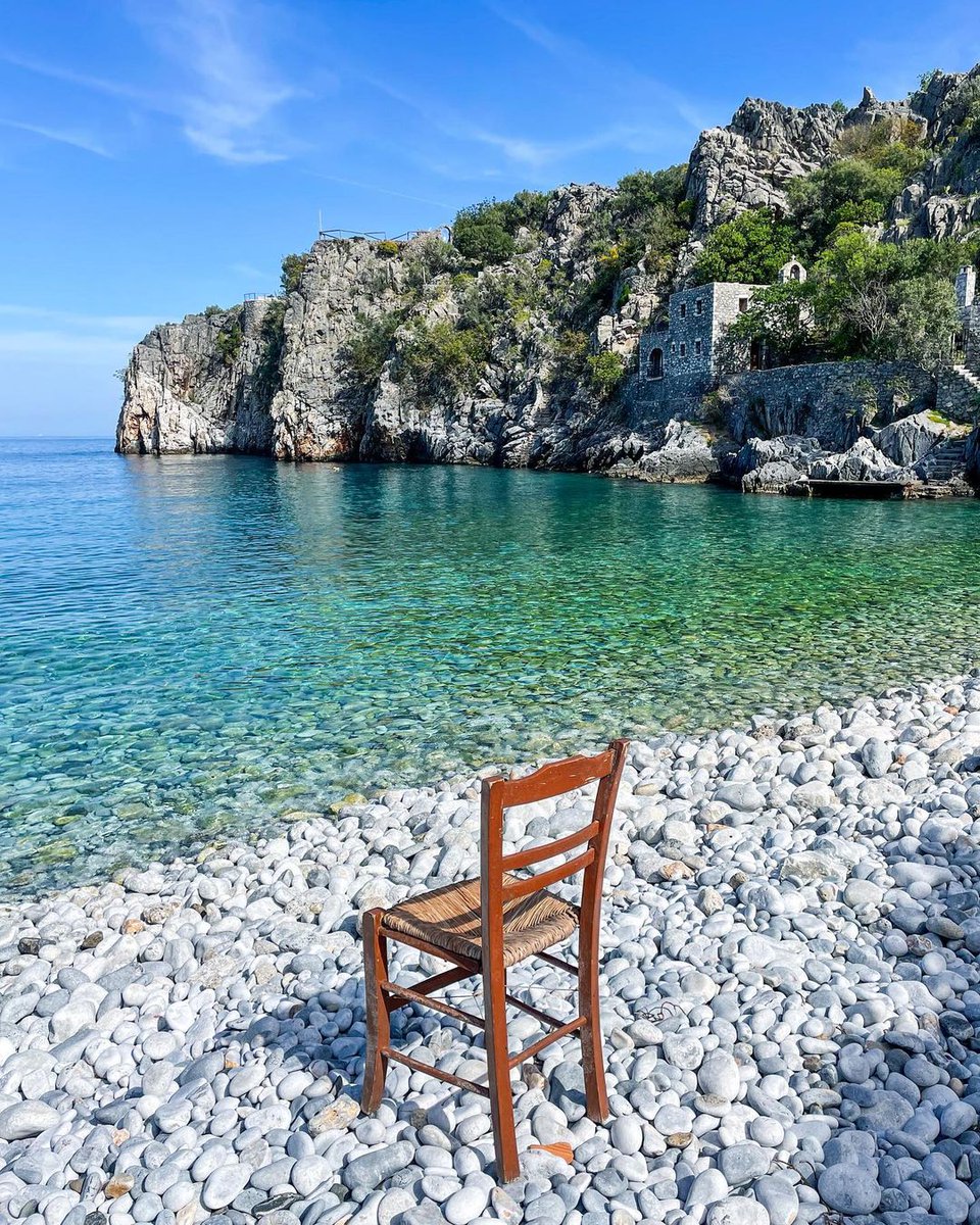 GreekPictures's tweet photo. The fame #Alipa village gained is surprising given its size & population. But those who’ve been to Alipa have fallen for the small pebbled beach with the green-blue waters between the traditional tower houses, rightfully one of the most beautiful beaches in #Laconia
IG📷eleniflor https://t.co/e0CSBhTxLz