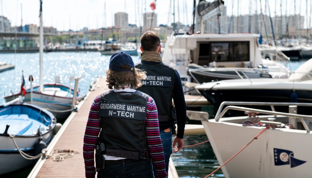 À l’attaque des pirates avec la cellule cyber de la gendarmerie maritime
Le secteur #maritime est devenu une manne financière pour les cyberpirates. Face à eux : une cellule nationale #cybermaritime baptisée CYBERGENDMAR 
#cyber #cybercriminalite 
gendinfo.fr/actualites/202…