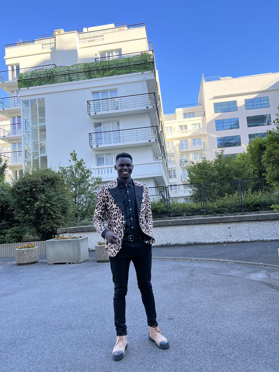 A part from teaching, I won’t disappoint when it comes to being a model 😅😅.