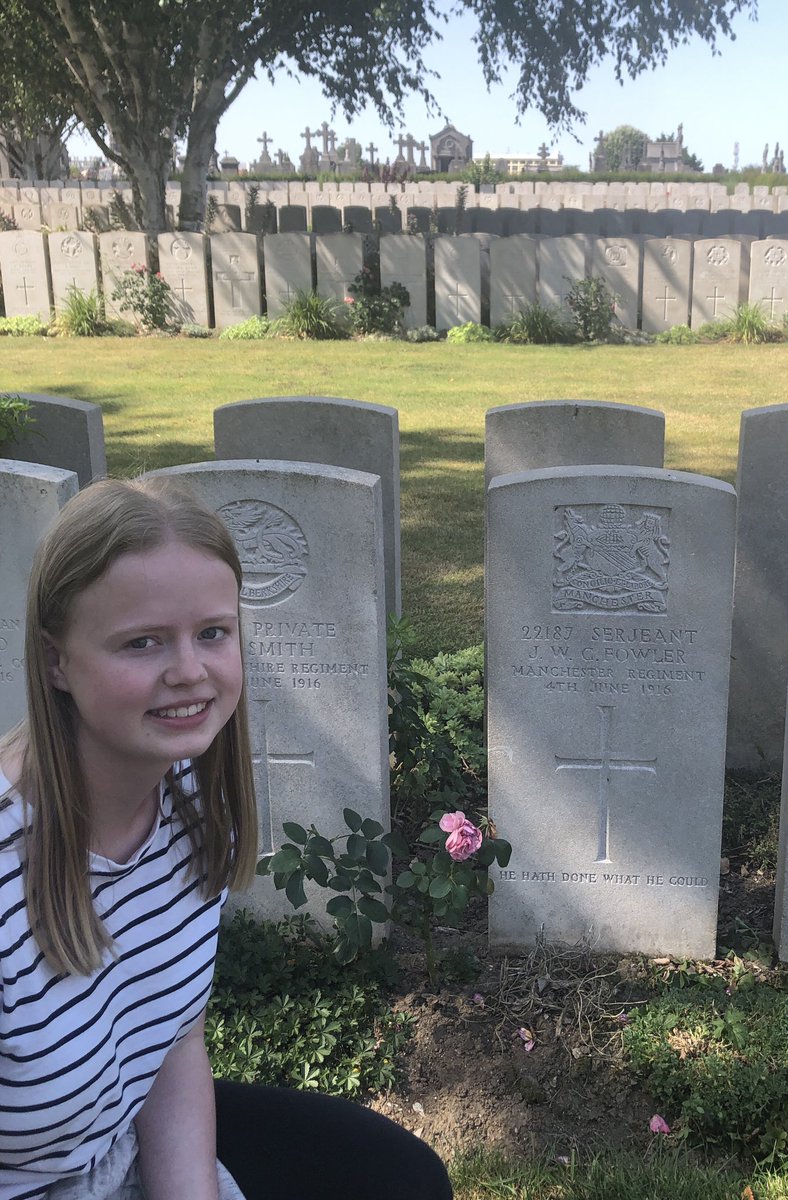 Wath_History's tweet photo. Wath student Alyssa visiting the grave of her great, great uncle John William Fowler - a lovely moment. #remembrance #battlefields2022 https://t.co/2twkf9ZmUr