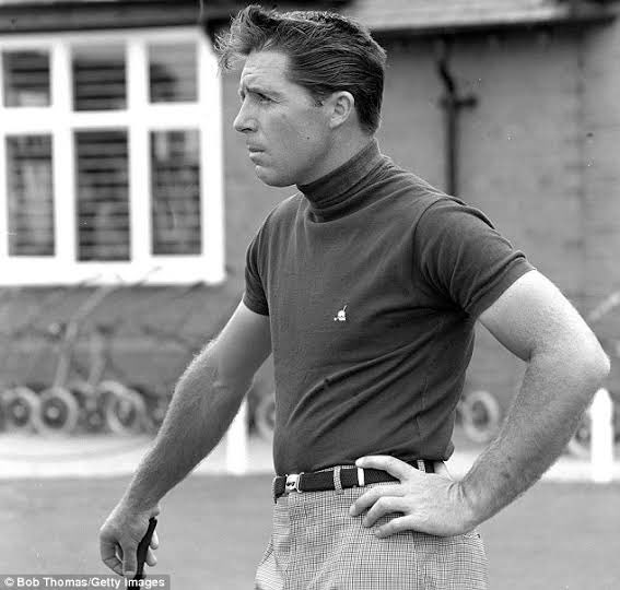 Tex is settling in to enjoy the last round of #TheOpen tonight. 

He is also trying to figure out if this is 3-time Open winner <a href="/garyplayer/">GARY PLAYER</a> or 2007 Dunedoo Monthly medal winner <a href="/HugeBowman/">Hugh Bowman</a>.

Genuine confusion at TexBet HQ!