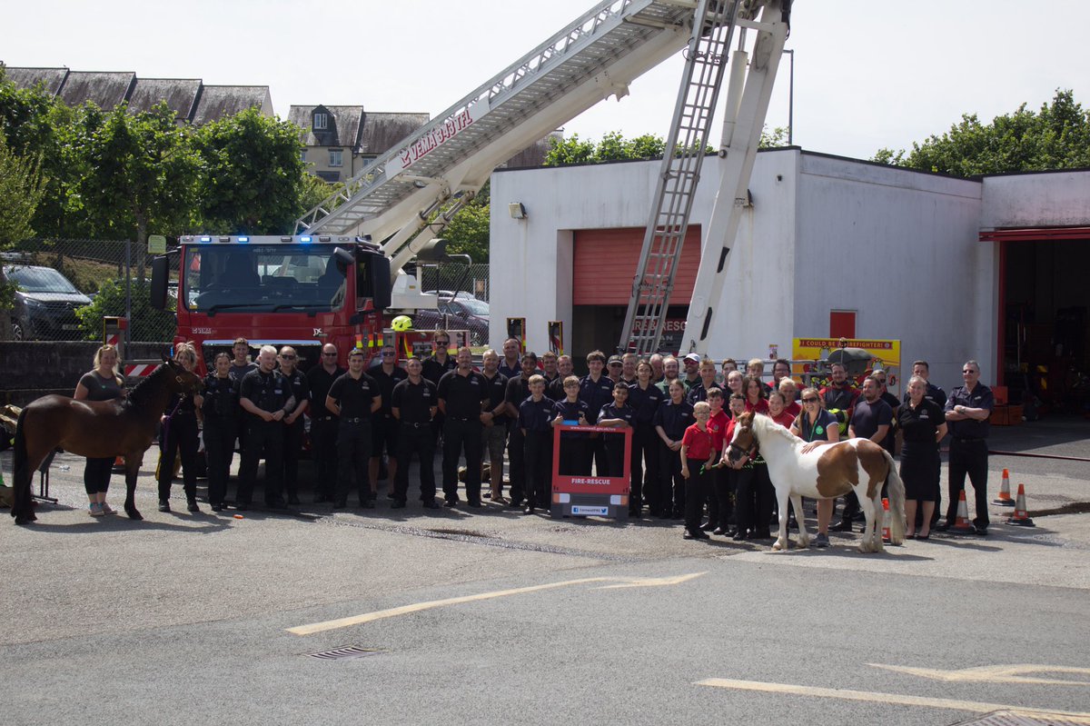 The <a href="/BodminCFRS/">Bodmin Community Fire Station</a> 2022 Open Day Team! (Including me who was taking the photo 😉🤣)

<a href="/CornwallFRS/">Cornwall Fire and Rescue Service</a> <a href="/CornwallCFO/">Kathryn Billing</a> <a href="/Elen_Fire/">Elen Thomas</a> @James_FireCFRS <a href="/BodminCFRTeam/">Bodmin First Responder Team</a>