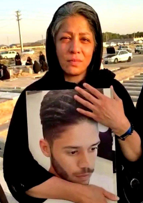 IranNW's tweet photo. Peiman Gholipour, brother of slain #Iran protester Pejman wrote in his Instagram account that his outspoken mother Mahboubeh Ramezani has been sentenced to 100 lashes.
"They're afraid of my mother because she doesn't stop fighting for justice (for my brother) for even a week." https://t.co/TDKgyIqLyb