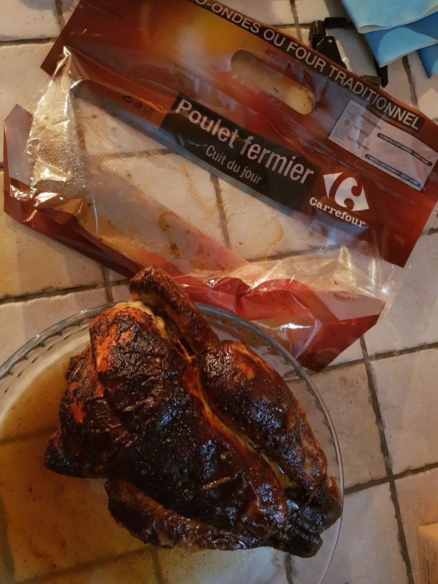 astudesi's tweet photo. @CarrefourSAV bonjour, votre poulet fermier du jour est complètement cramé! On n'a pas fait attention en rayon... hyper déçus- immangeable! https://t.co/xHE9tSBU8j