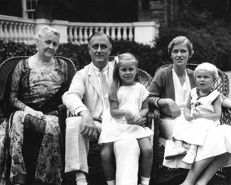 presidentmanny's tweet photo. 86 Years Ago Today on #ThisDayInHistory, this photo of #FranklinDRoosevelt seated in front of his home "Springwood" with his family: Sara, Sistie, Anna Roosevelt Halsted & Buzzie at Hyde Park, #NewYork was taken on July 17, 1932 🇺🇸 @FDRLibrary @NPS_HydePark #FDR #POTUS32 #History https://t.co/zPas0Vi3ur