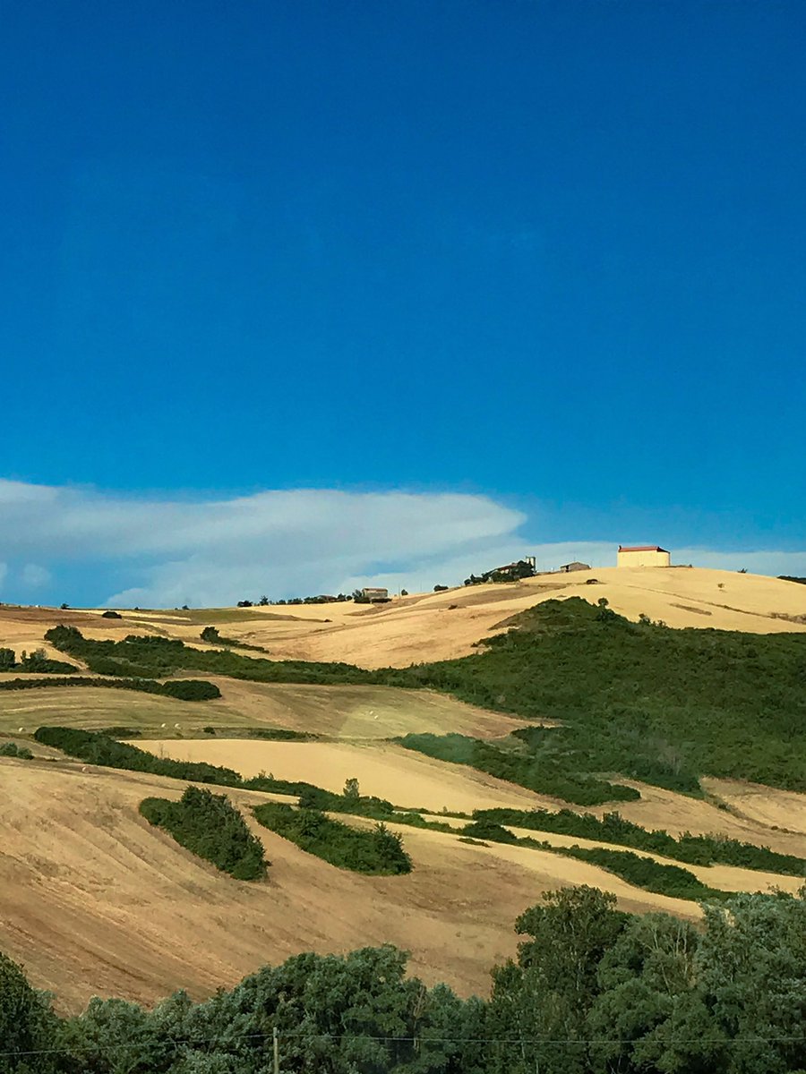 Life is not always perfect. Like a road, it has many bends, ups and down, but that’s its beauty.
#travelitaly #landscape #beautiful #vallesaccarda #italy #italia