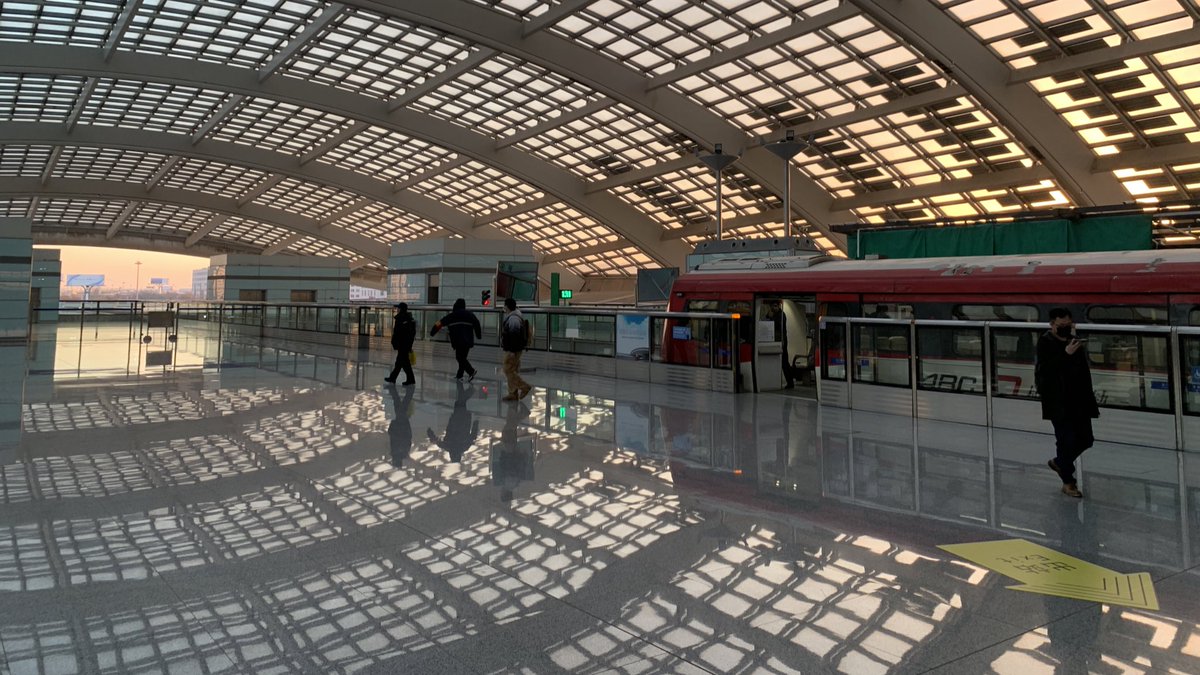 TrackingCHN's tweet photo. In the city of Beijing’s 2022-2027 Subway plans, Beijing Capital International Airport (PEK) will get an express semi-direct link to Beijing Daxing International Airport (PKX). The new line is marketed as a suburban new town line, and seems not to be part of national rail. https://t.co/qeY9A8jhSp