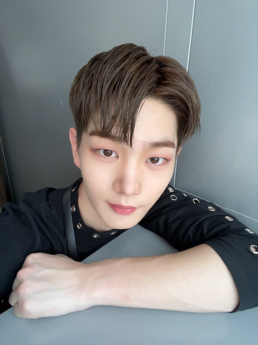 SHININGCHANGUK's tweet photo. [ trans ] 220717
Twitter Update 🐩☀️

แสงแดดยามบ่ายวันอาทิตย์
#DRIPPIN #드리핀 #DRAMIN #드리밍 #주창욱 #막방 #ZERO https://t.co/Z1OqbNs50b