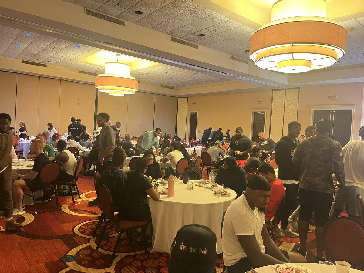 Picture of the Dining room last night. This is what it’s all about. #MLFB <a href="/MLFBofficial/">MLFB</a> <a href="/insideMLFB/">Inside MLFB</a> <a href="/VAArmadaMlfb/">MLFB Virginia Armada</a> <a href="/AirborneMlfb/">MLFB Alabama Airborne</a>