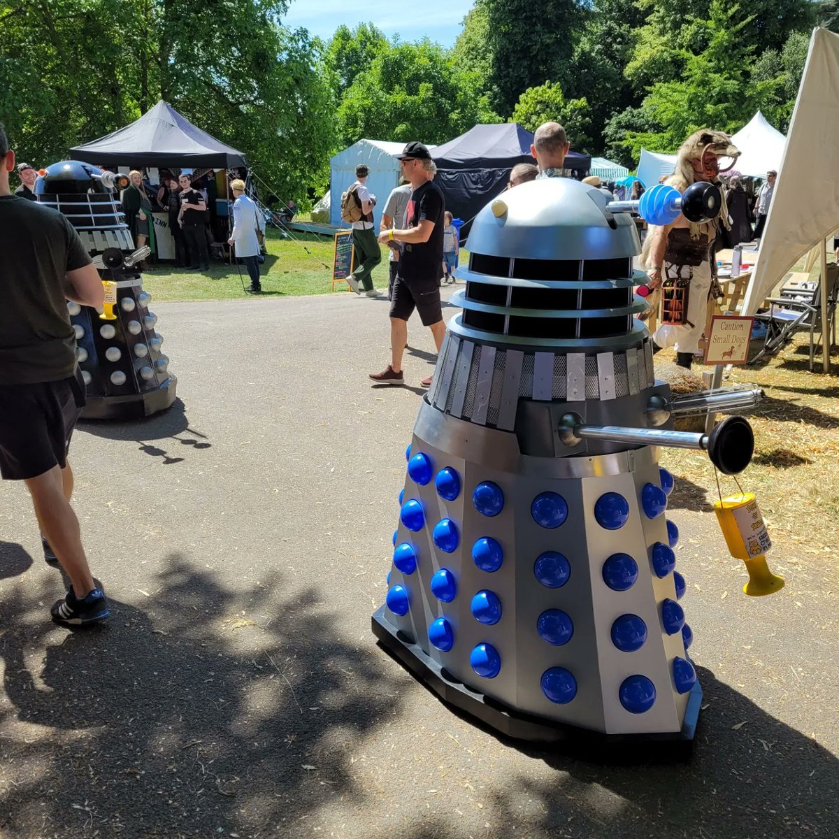 thepitgameshop's tweet photo. Day 2 at Fantasy Forest is off & running!
#thepitgamingshop #thepitcrew #manticpit #flyingthemanticflag #flgsontheroad #kingsofwar #kow #mantic #fantasyforest #kingsofwararmada #ontheroadagain #fantasyforestfestival https://t.co/RuqHl8q54O
