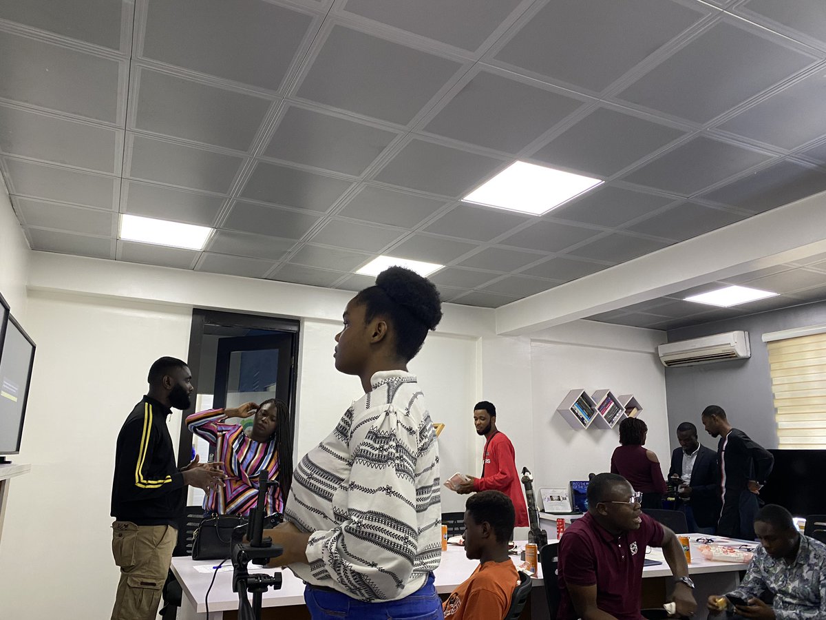 Chuks_Design's tweet image. I had a great time on Friday as I spoke about “Jump starting your career as a designer” at the designers hangout event. I was privileged to be around great minds @galleryofcode and sharing my knowledge with new and upcoming designers. 

#designer #uiux #design #event