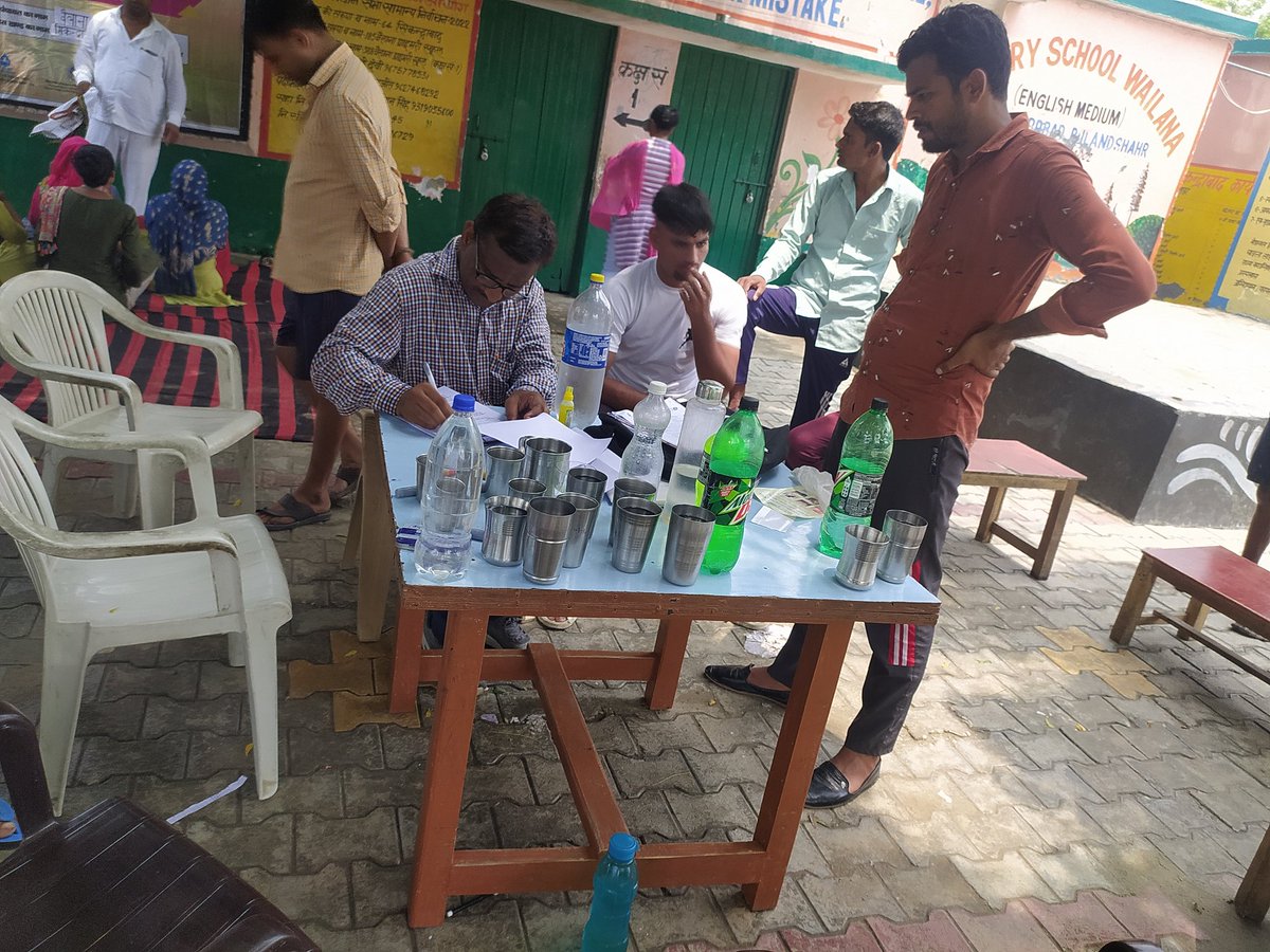 DeepakB50138088's tweet photo. आज हमारे गांव वैलाना मैं पानी के प्रति जागरूकता फैलाने के सम्बंध मै एवम दूषित पानी से बचाव के बारे मे मीटिंग हुई थी और पानी का परीक्षण भी किया गया @charansingh91 @rvppksbsr @dmbulandshahr @myogiadityanath @myogioffice @Lakshmirajbjp https://t.co/2WV2kef7Uh