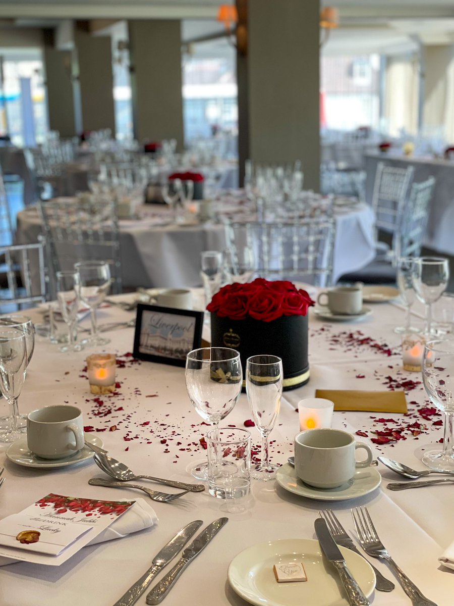 TheLincolnHotel's tweet photo. Yesterday’s beautiful Wedding for the lovely Mr and Mrs Eyre ❤️

Congratulations to you both. It was a delight to be part of your day, and we wish you both the best for the future 🥂

Cake - Cakes By Design 

#wedding #saturdaywedding #weddingday #newlyweds #redroses https://t.co/EVaACZCcni