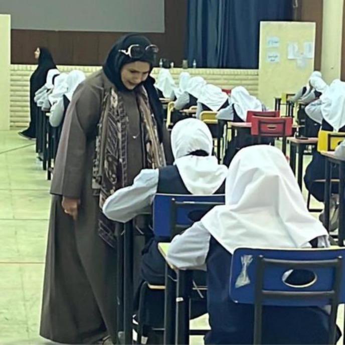 moalem_net's tweet photo. معلم نت | قامت مديرة الشؤون التعليمية بالإنابة بمنطقة مبارك الكبير التعليمية أ. أنوار الموسى بجولة تفقدية لمقار لجان الدور الثاني للاطمئنان على سير عملية الاختبارات والتي كانت تسير بالشكل المخطط لها.
وشكرت الموسى رؤساء اللجان والملاحظين على جهودهم في تهيئة الأجواء المناسبة. https://t.co/0nqDuzdQDR