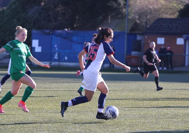 DevTrehan's tweet photo. 🗣️ "It feels like I've been here for ages. This club has definitely got a special place in my heart." 💙🤍

@WBAWomen's striker Mariam Mahmood opens up about her affection for the club⚽️🏴󠁧󠁢󠁥󠁮󠁧󠁿🇵🇰🦁

https://t.co/ccogAGQdp8

#WBA ⚽️ #SouthAsianHeritageMonth ✨ #UTA #COYB 👋 @WBA https://t.co/9yWwgh2wus
