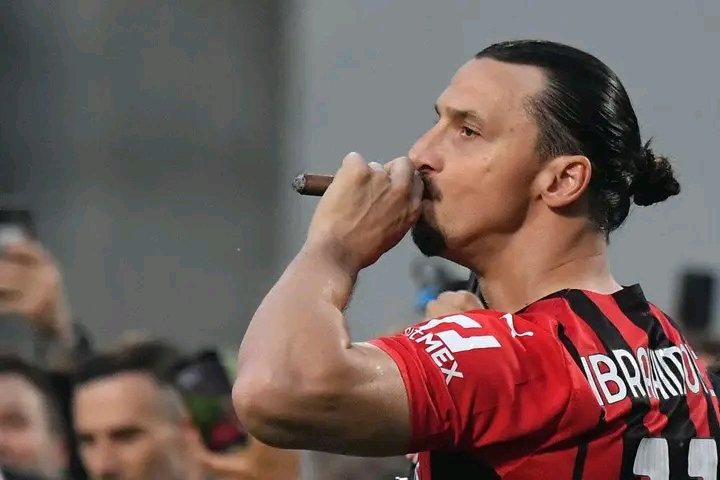 Ntui8Ntui's tweet photo. Zlatan Ibrahimović, set to sign a new contract with AC Milan in the next days. New deal will be valid until June 2023, salary around €1/1.5m net guaranteed plus add ons depending on his performances. 🔴🇸🇪 #ACMilan 

He will turn 41 in October - never ending Zlatan. https://t.co/QRQYAbHDSi