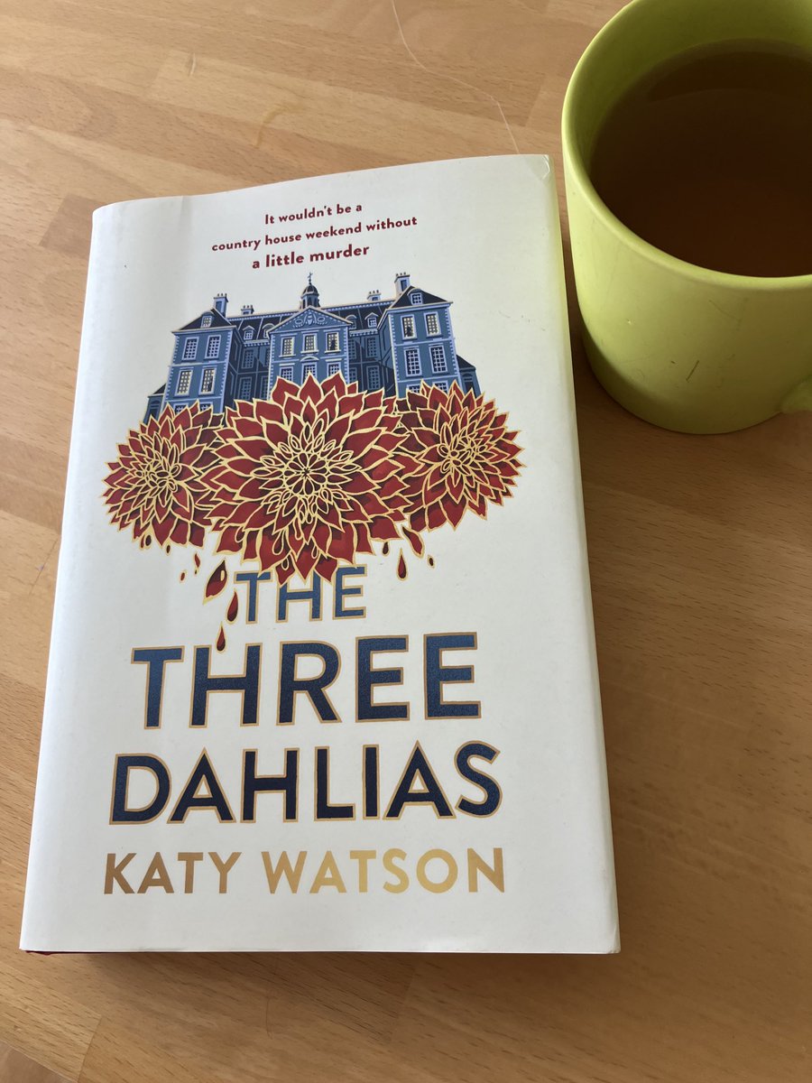 The perfect sunny Sunday combination: a cuppa and a brilliant book! 🌞Huge congratulations to ⁦@KWatsonAuthor⁩ - I’m absolutely loving #TheThreeDahlias 🌺🌺🌺