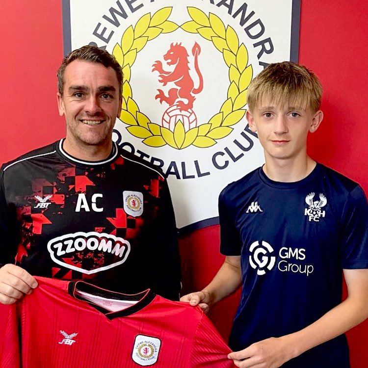 harriersacademy's tweet photo. Congratulations to U13s Whites player 𝙎𝙖𝙢 𝙈𝙖𝙡𝙚, who has now signed for @crewealexfc! 👏🏻
Sam has worked tirelessly in our Junior Academy and has put in some superb performances in our Academy Games Programme! 🦅 ➡️ 🔴
#HarriersAcademy #WellDoneSam https://t.co/ZYZWwaQlcM