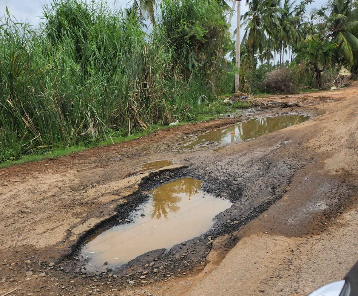 saradhich786's tweet photo. #GoodMorningCMSir Roads are pathetic to drive. You are elected to provide sustainable development and enhance living standard of people in AP not to provide freebies to win the elections.
These photos represents current situation of kaikalur to korukollu road in Eluru district. https://t.co/lpR3ylNS9u
