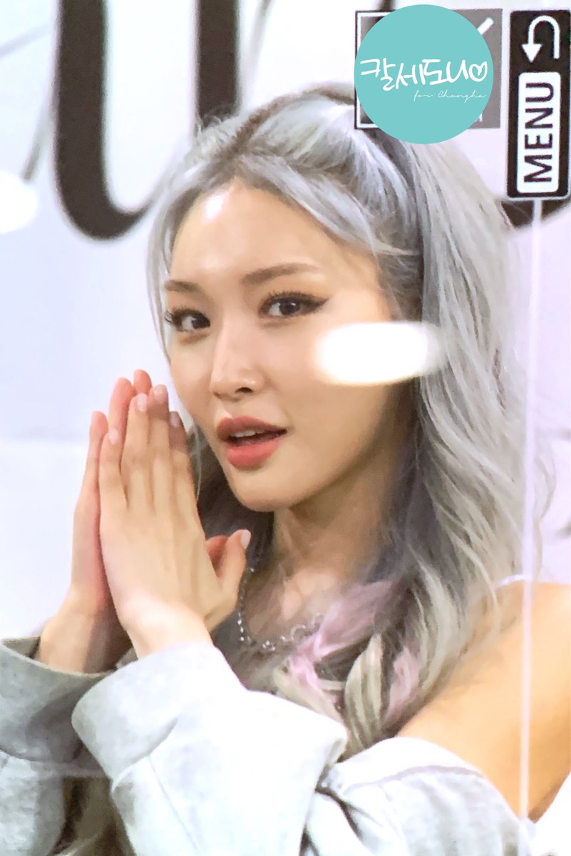 _cha1cedony's tweet photo. 220717 용산 랜드홀 팬사인회 Preview(2)

#청하 #CHUNGHA #Sparkling #BareRare https://t.co/1FzUKeAVuh