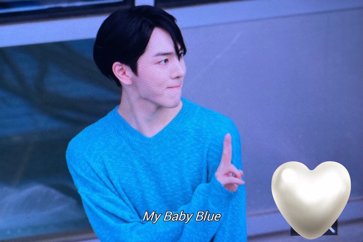 mybabybluekino's tweet photo. 220717 시즌썸머콘 퇴근

오늘 기분 너무너무 좋았던 깜찍이 왕자야〰️

#키노 #KINO #キノ #강형구
#펜타곤  #PENTAGON  #ペンタゴン https://t.co/u550YN1vM3