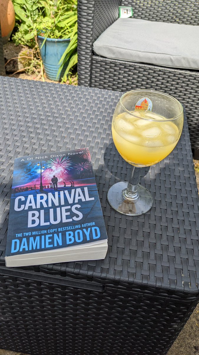 JustineNemJones's tweet photo. @DamienBoydBooks this is how I am coping with the extreme (for us) heat today https://t.co/M9HoESkNio