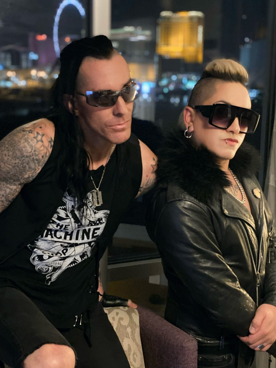 It’s a ways off from becoming a reality, but live Raygun Romance is gonna be a thing sooner than later. Everyone thank <a href="/JEV5X5/">✨Jack E. Vandort✨</a> in advance for the motivation. 
<a href="/Raygun_Romance/">Raygun Romance</a>