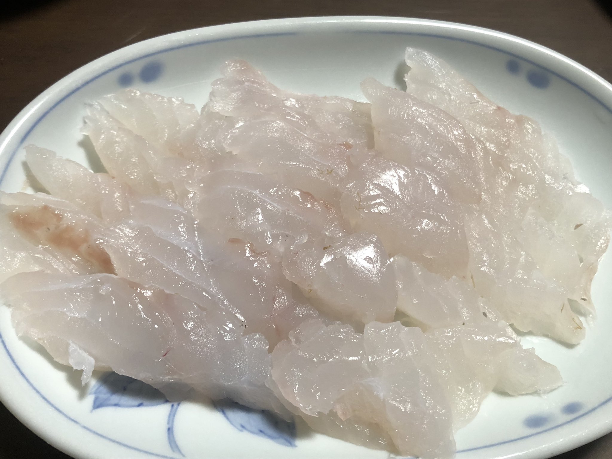 モッツァレラえのくし 釣りのお客様からの頂きもの お昼にアカハタ ホゴの煮付け 晩はアカハタを刺身に 感謝 T Co Wympn6oypp Twitter
